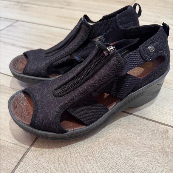 BZEES Duet Classic Black Wedge Sandals - Picture 1 of 9